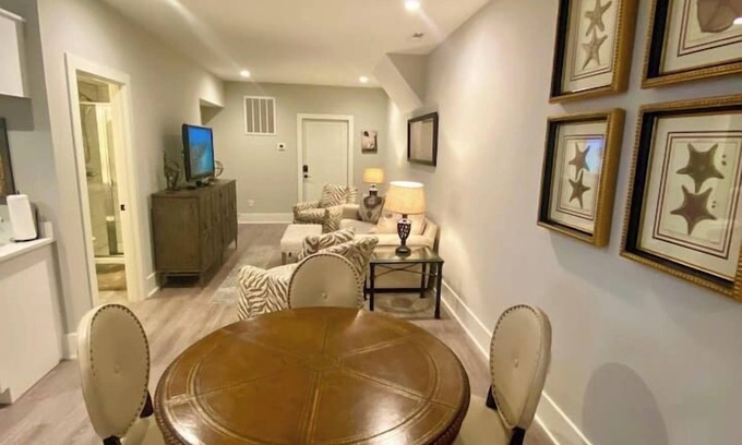Wilmont Apartamento | Elegant King Bed Apartment In Quiet Neighborhood