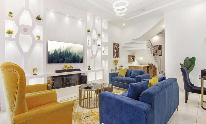 Ofin Casa | Elegant KING SIZE 4 beds duplex/ 24Hrs electricity