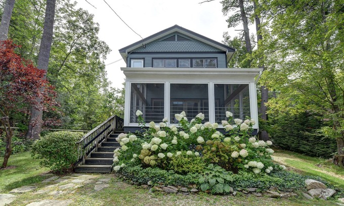 Great Barrington Casa | Elegant Lake Buel Home