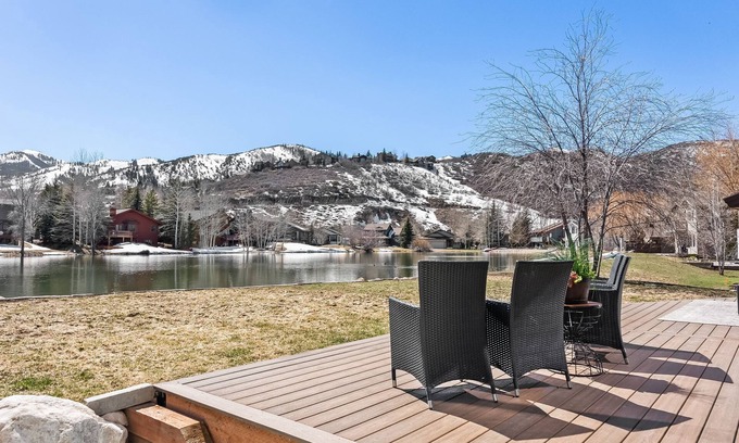 South Snyderville Basin Casa | Elegant Lakefront Haven: 4 Bedrooms, 5.5 Baths in Park City - Summer Getaway!