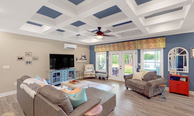 Saluda Casa | Elegant lakefront home with fast WiFi, large yard & dock