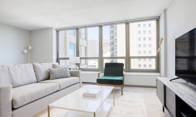 Lake View East Apartamento | Elegant Lakeview 1BR w/ Gym, Pool, 1 block to Lincoln Park, by Blueground