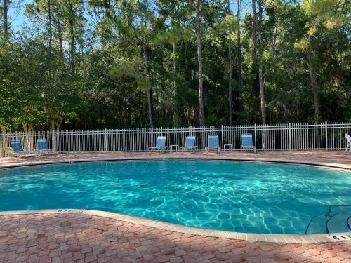 New Tampa Casa | Elegant Long Stay -KING Bed - POOL - Wifi - Tampa Palms - Moffitt - Gated - Pets OK - in New Tampa by Hunters Green - Live Oak - Cory Lake Isles area - H2