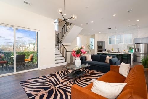 Washington Ave./ Memorial Park Casa | Elegant Luxury in Heart of Houston w Rooftop & Grill