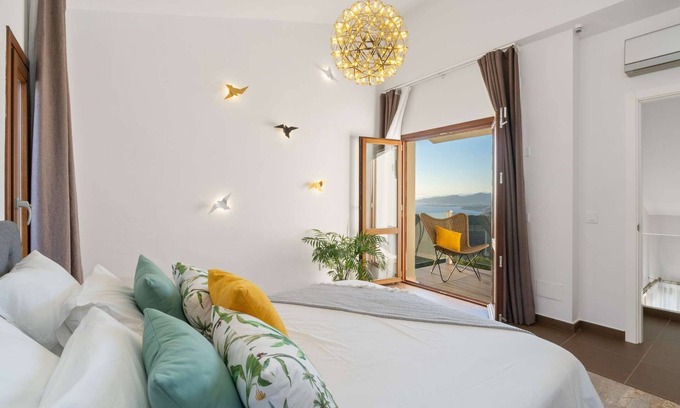 Almuñécar Villa | Elegante Villa de Lujo con Vistas Impresionantes al Mediterráneo