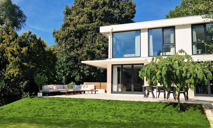 Leidschenveen-Ypenburg Casa | Elegant Luxury Villa with Spacious Garden - Perfect for Families and Friends
