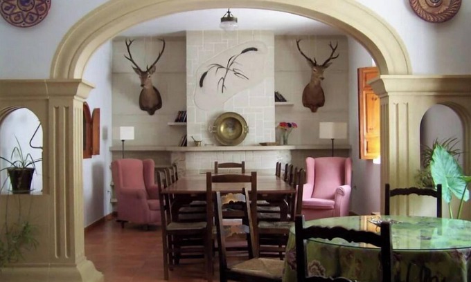 Pozo-Lorente Cabaña | Elegante Casa Señorial cerca de Alcalá del Jucar con Piano!