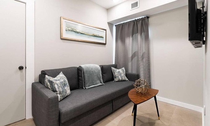 East Little Havana Apartamento | Elegant Miami Apartment East Little Havana/Free Parking