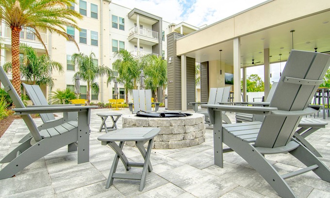 Deerwood Apartamento | Elegant Mid-Century Modern Apt- Shops+Dining+Beach