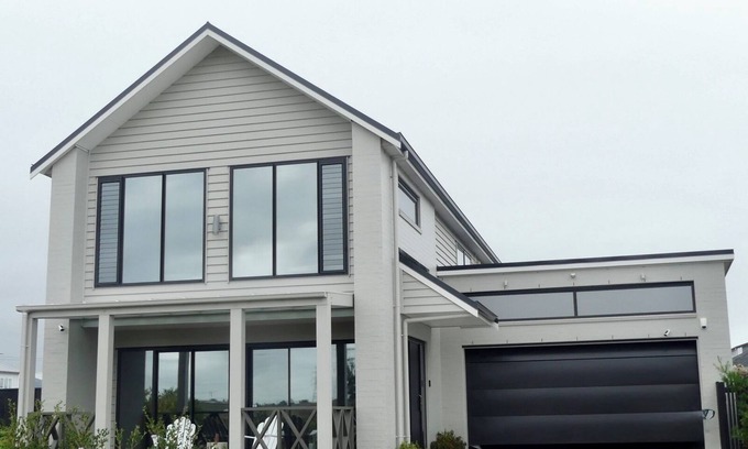 Karaka Casa | Elegant Minimalist Karaka Stay – Prime Location/Close to Motorway