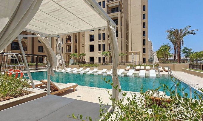 Umm Suqeim 3 Apartamento | Elegant MJL Pool View Near Burj Al Arab