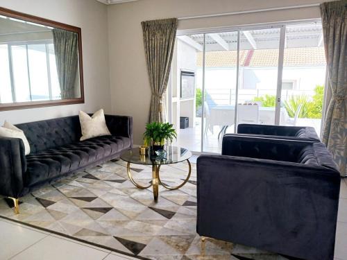 Kraaifontein Casa | Elegant & Modern Home near Cape Winelands