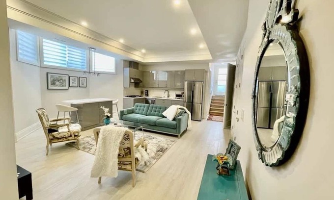 Newtonbrook Casa | Elegant Modern Luxury 2 Bedroom Private Unit