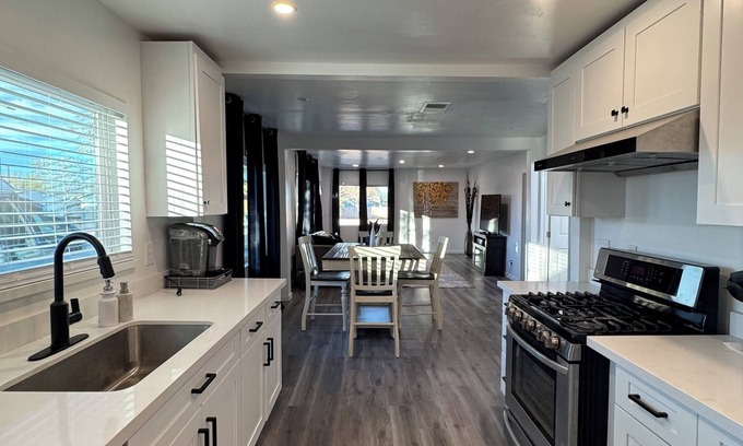 Winslow Casa | Elegant Modern Winslow Home