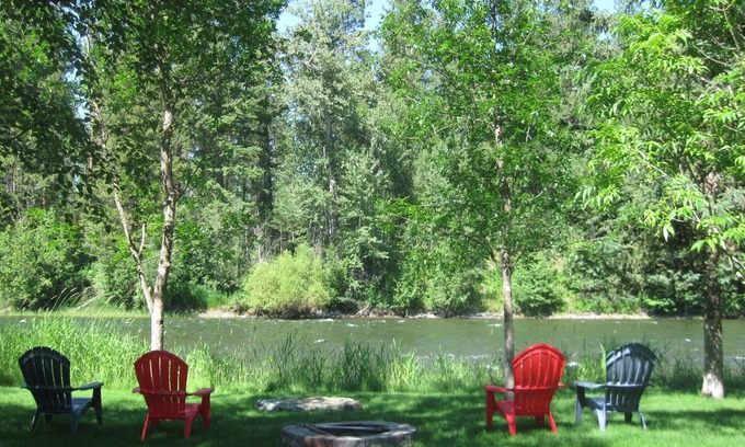 Bigfork Casa | Elegante Montana Home 3 BR con sauna y jacuzzi - Lugar de pesca Premier + Privacidad