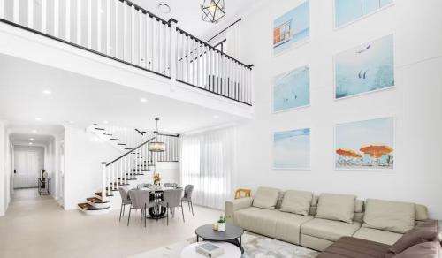 Upper Mount Gravatt Casa | Elegant n Convenient 4 Beds Villa with easy access