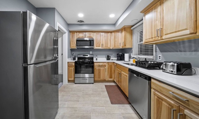 Shelby Township Casa | Elegant Oasis: 4-Bedroom Home Away from Home