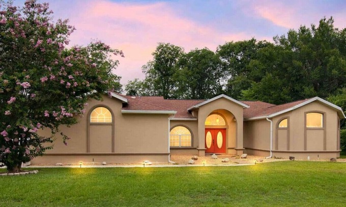 Ocala Casa | Elegant Oasis - Unwind in Luxury