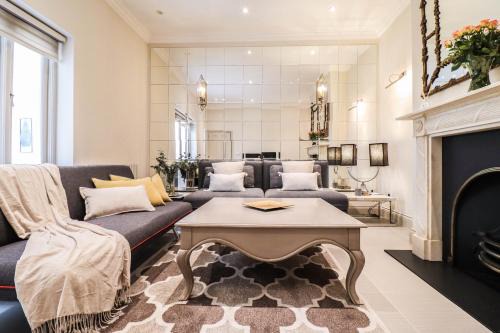 Queen's Gate Apartamento | Elegant One-Bedroom! Kensington Flat with Patio