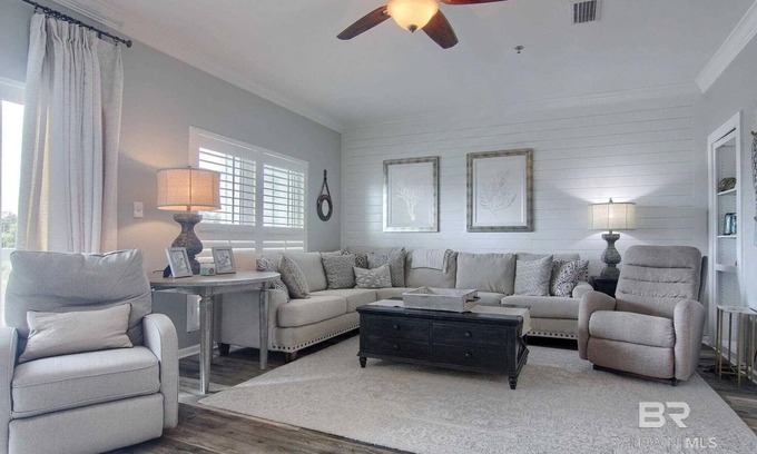 Orange Beach Condominio | Elegant Orange Beach Condo for Extended Getaways - Minimum 15-Day Stay