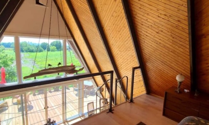 Ste Petronille Casa | Elegant, peaceful home in Sainte-Pétronille!
