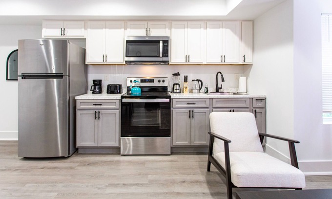 Petworth Apartamento | Elegant Petworth Escape | 6-Bed Urban Retreat