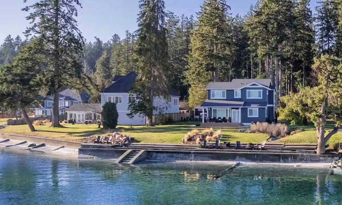 Poulsbo Casa | Elegant PNW Waterfront Beach House with Pickleball