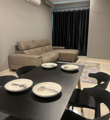 Sungai Buloh Apartamento | Elegant Pool View Condo at Residensi Suasana Damai