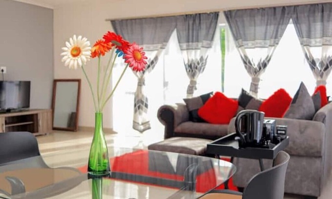 Newcastle Casa | Elegant Poolside Retreat: 2-Bed Luxury Guesthouse