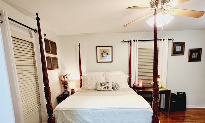 Dallas Otro | Elegant Private Bedroom w/ Bath in a Cozy Farmhouse