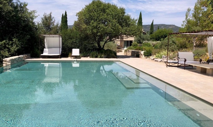 Rians Otro | Cortijo de piedra con piscina rodeada de naturaleza, vista panorámica