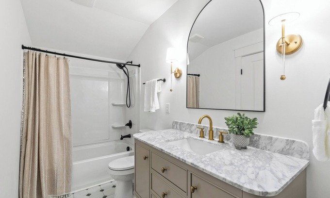Louisburg Casa | Elegant Retreat for 12 in Louisburg