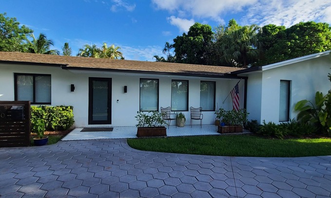 Palmetto Bay Casa | Elegant Retreat Near Thallata Estate - spacious and modern amenities
