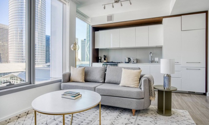 South Beach Apartamento | Elegant Rincon Hill 1BR w/ W/D, Gym & Pool, near Tech HQs, by Blueground