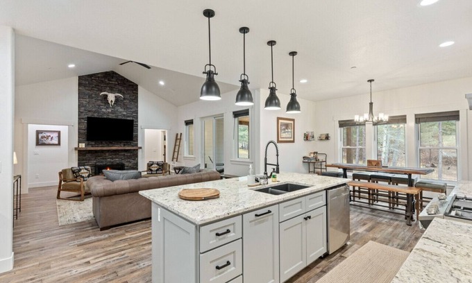 Clinton Casa | Elegant Rock Creek Abode