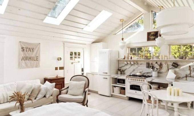 Highline Casa | Elegant & Romantic Farmhouse, Natural Light!