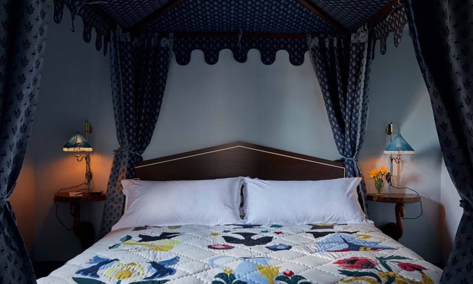 Mount Vernon Casa | Elegant Room Ideal for Art Enthusiasts w/ Vintage Decor in Mt. Vernon, Pets Free