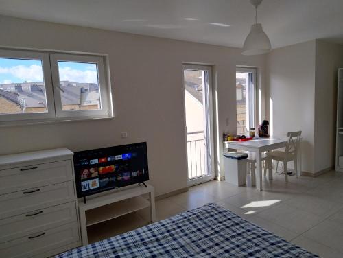 Bonnevoie Apartamento | Elegant Room - Steps from Luxembourg Train Station