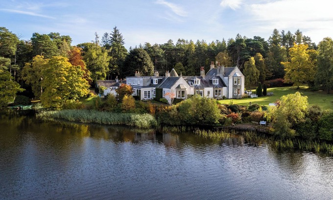 Elgin Casa | Elegant Scottish Country Home On The Water