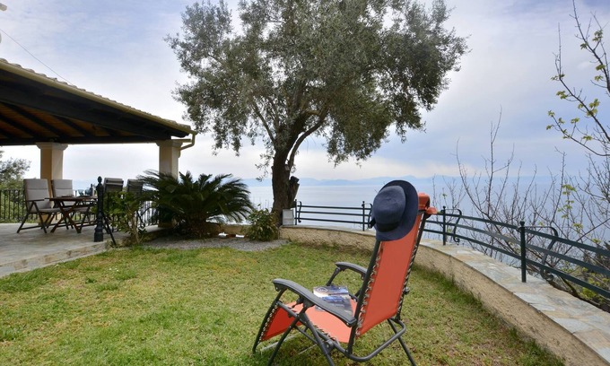 Agios Ioannis Peristeron Cabaña | Elegant Seaview Estate