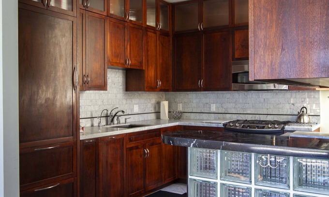 Russian Hill Condominio | ELEGANT SERENE OASIS in PRIME RUSSIAN HILL Steps to Stunning Sites Views & FUN!