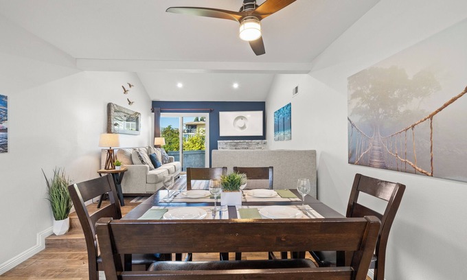Huntington Beach Condominio | Elegante y espacioso ☆ Cerca de la playa y rutas de senderismo ☆ Servicios del complejo ☆ Balcón