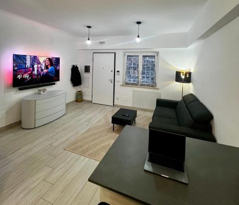 Suburbio VII Portuense Apartamento | Elegant & Spacious 2BR 2BA Unit with Private Patio