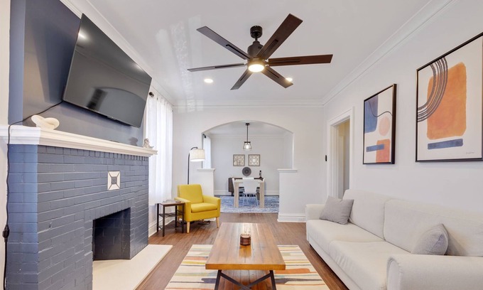 St. Louis Casa | Elegant, Spacious, Modern. Extended stays welcome