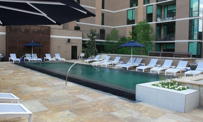 Glencoe Hotel | Elegant Stay in 3 Family-Friendly Rooms w/Outdoor Pool Near Moody Coliseum