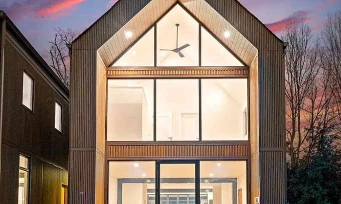 Charlotte Apartamento | Elegant Steel Frame Home unit #102