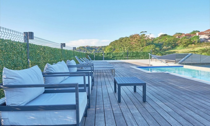 Umhlali Apartamento | Elegant Studio Suite in Ballito with Rooftop Pool