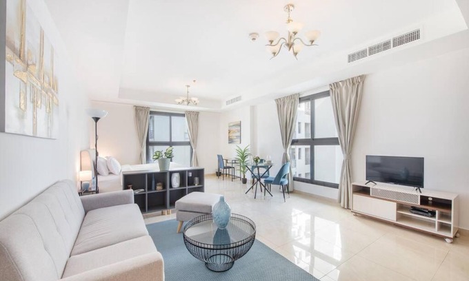 Jadaf Apartamento | Elegant Studio with Canal View and Close to Metro