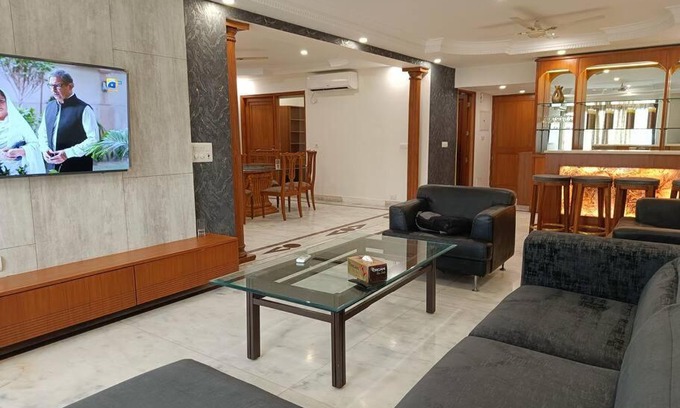 New Delhi Apartamento | Elegant/Stunning 3 BHK Apt in Connaught Place