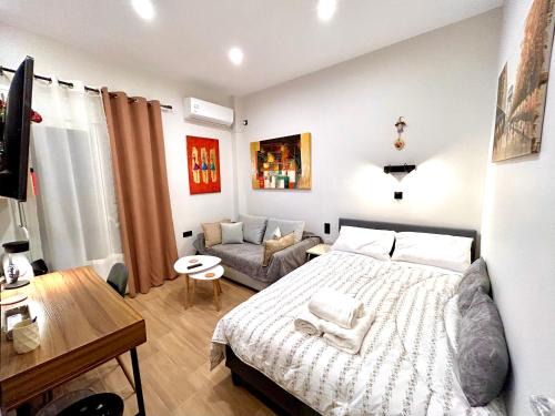 Ilisia Apartamento | Elegant & Stylish 2nd Floor Flat - 3' from Metro